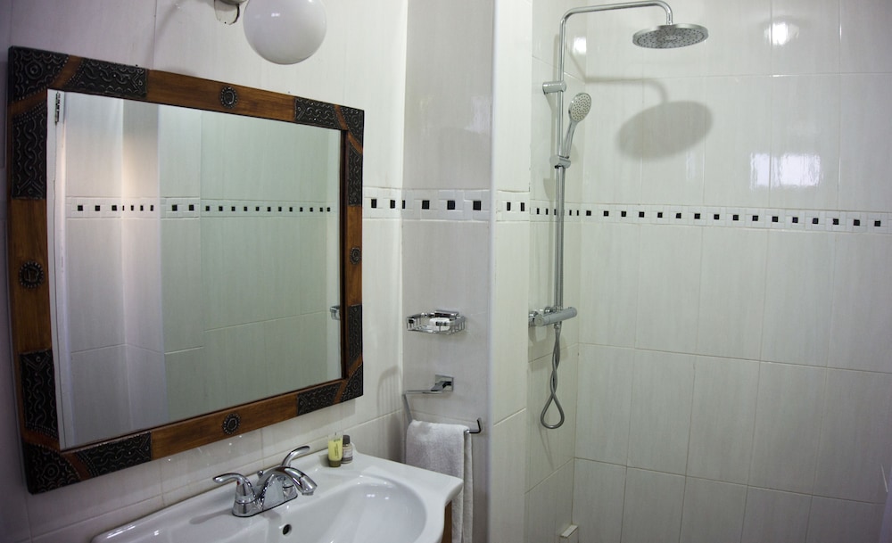 Tropical Enclave Hotel 55/60