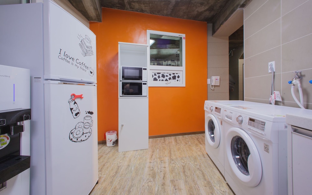 KW Hongdae Line Hostel 39/40