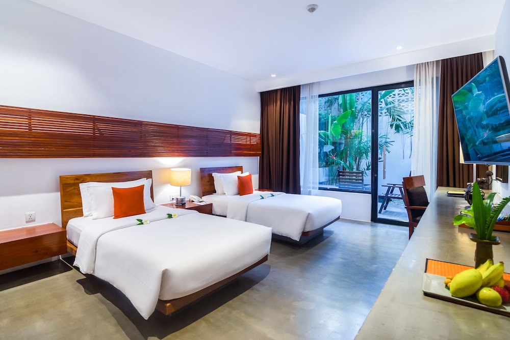 LYNNAYA URBAN RIVER RESORT 13/69