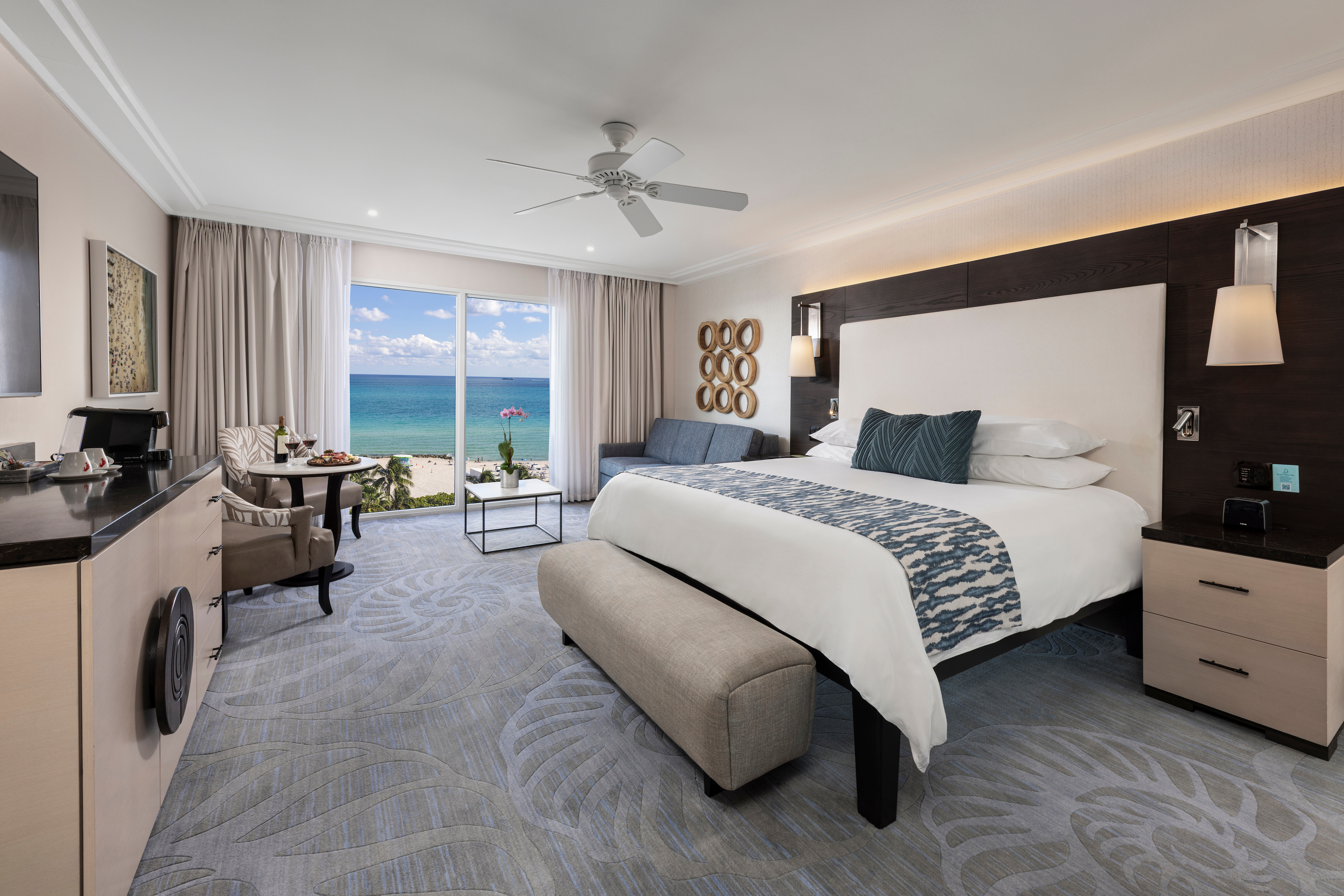 Deluxe, King Bed, Ocean Front, Sofa