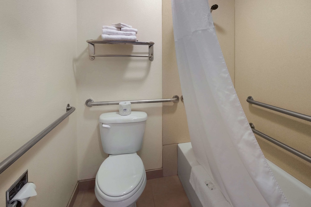 Quality Inn Kenai, AK 11/40