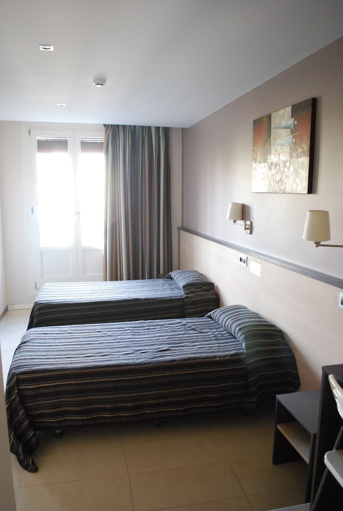 Hostal Las Flores 12/60
