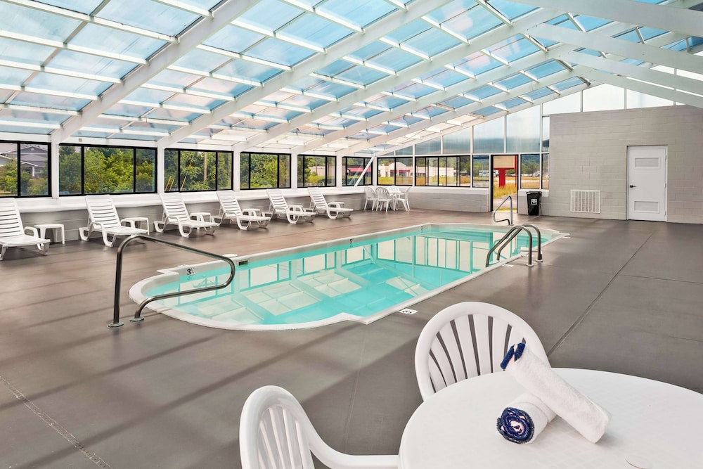 swimming pool spa