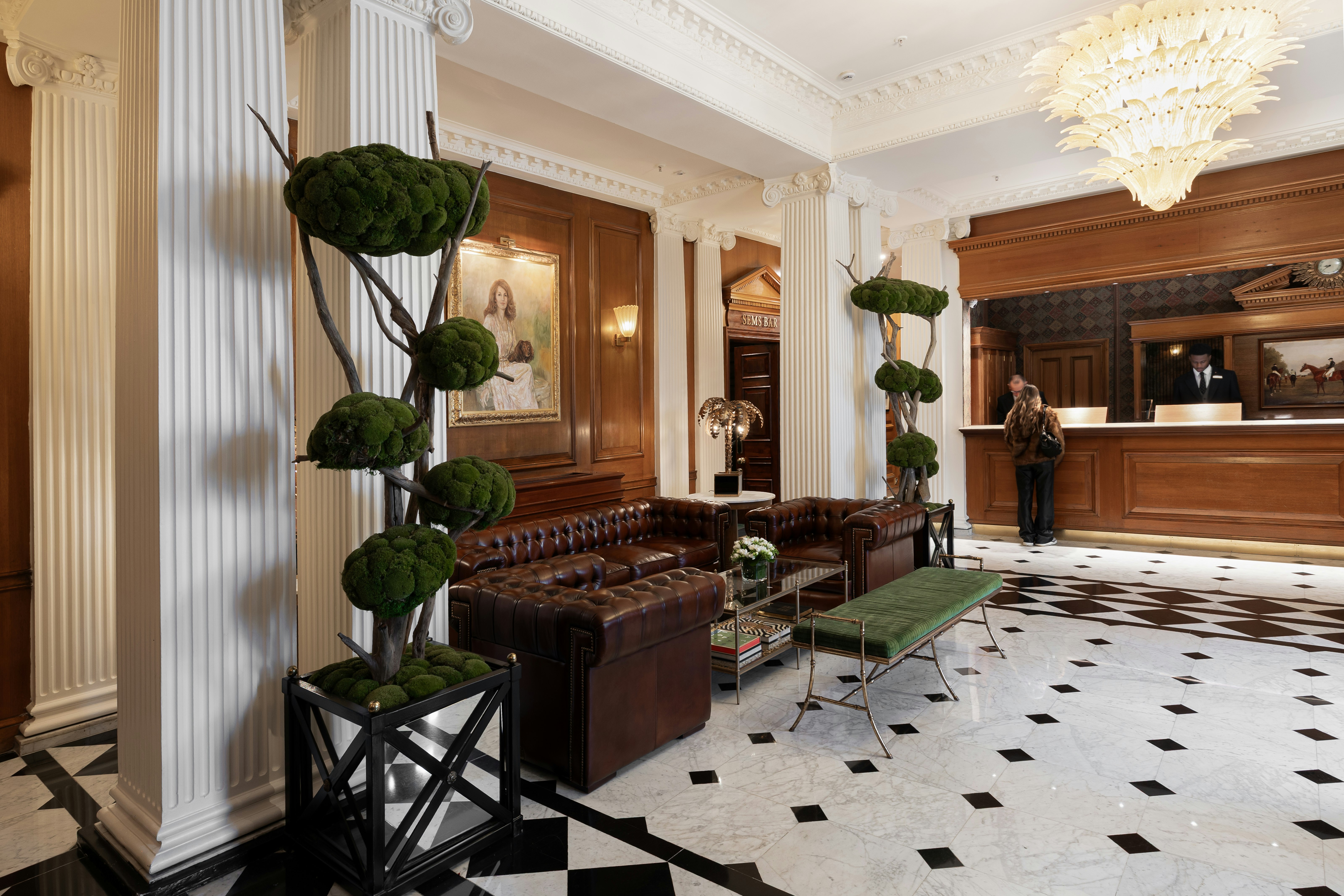 The Chesterfield Mayfair 11/84