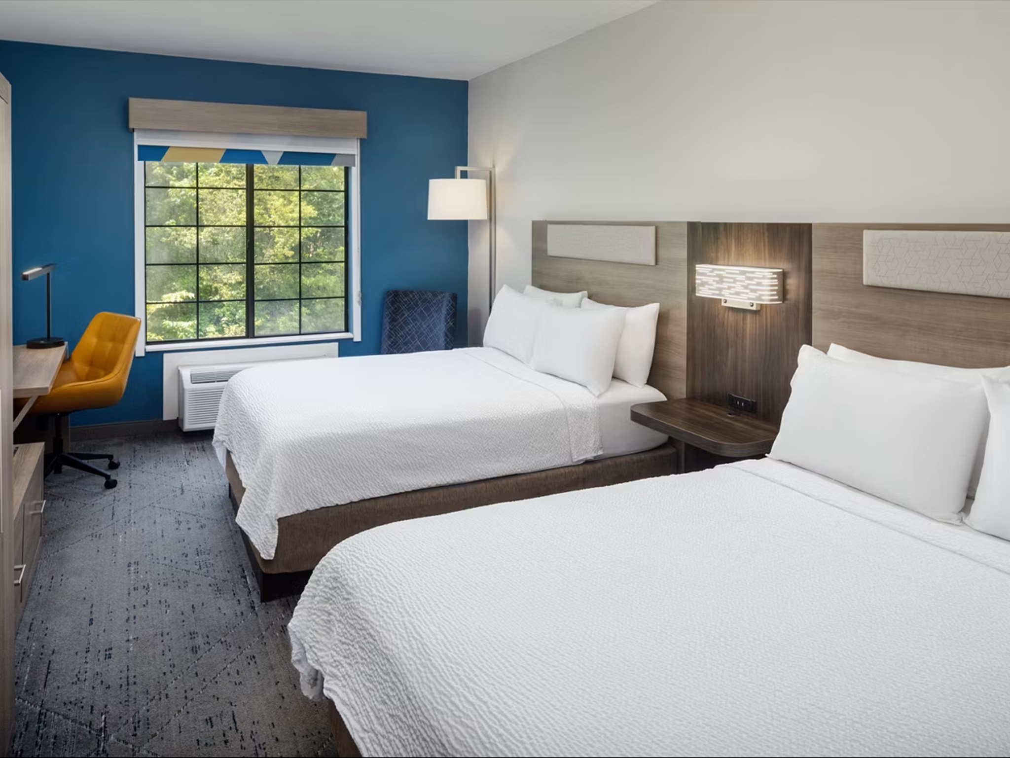 غرفة بسريرين كوين لذوي الإعاقة