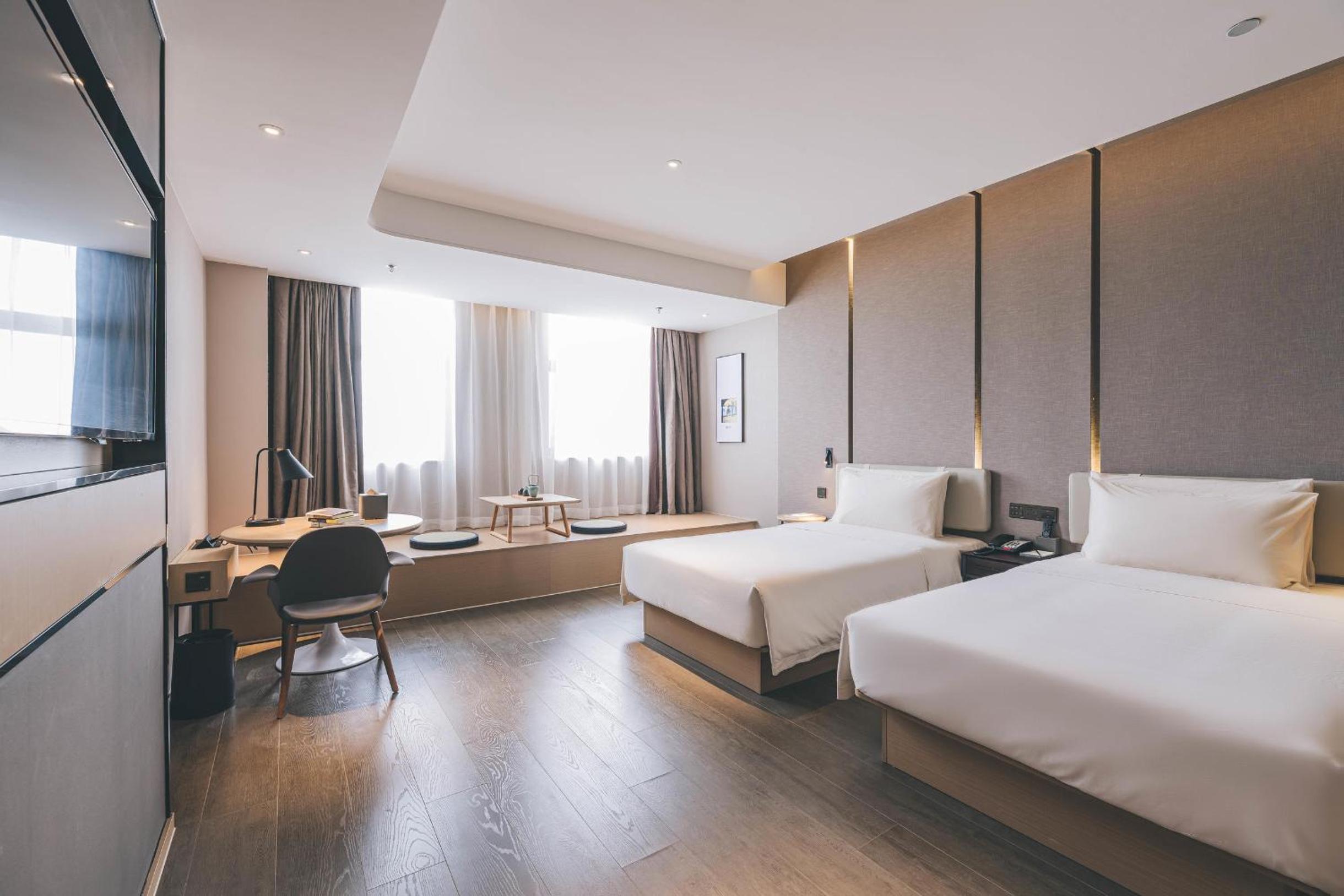 Executive, Twin Beds, City View, Attic