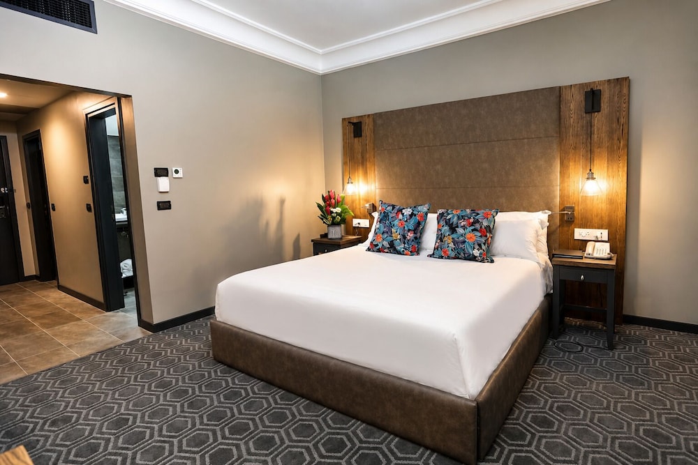 Fiesta Royale Hotel 10/50
