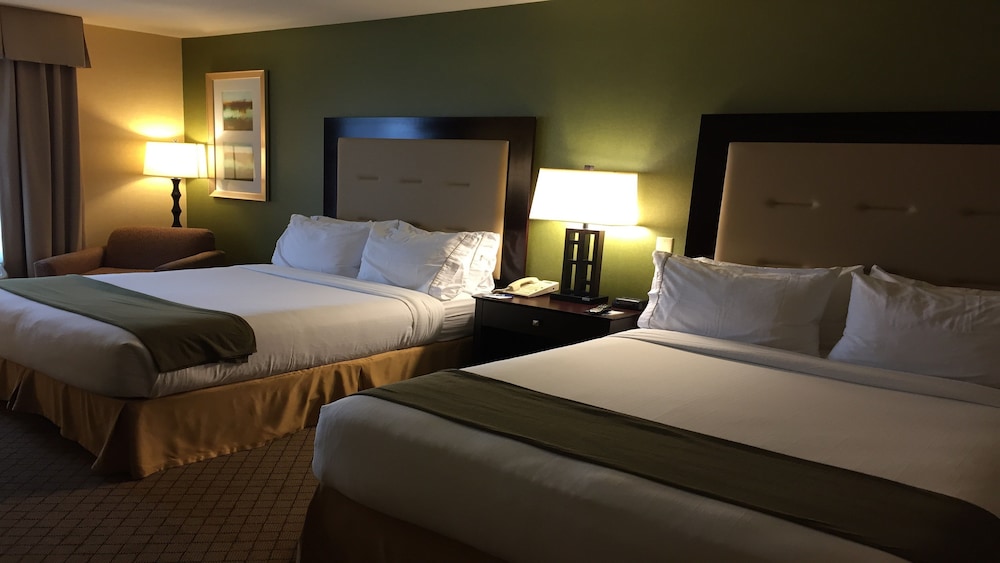 Holiday Inn Express Woodland 9/53