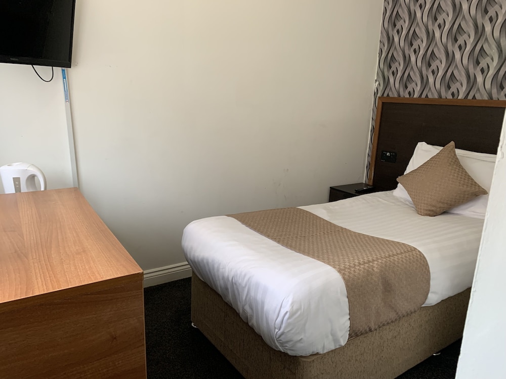 IBI Imperial Salford (ex Trivelles Hotel Manchester - Cross Lane) 11/62