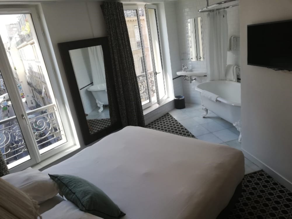 HOTEL EMILE 30/49