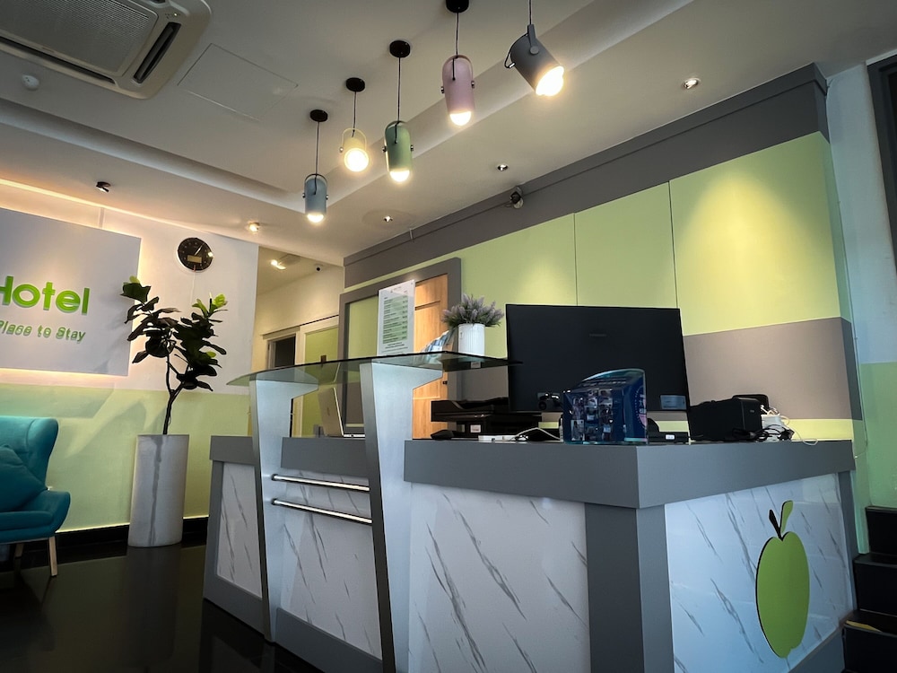 Apple 1 Hotel Queensbay 10/64