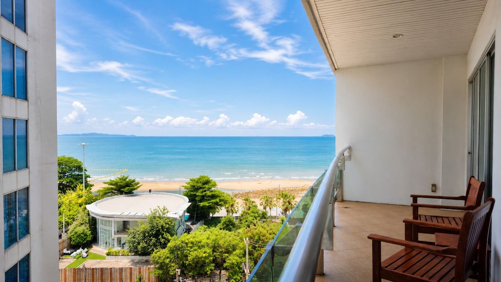 Royal Beach View 66/71
