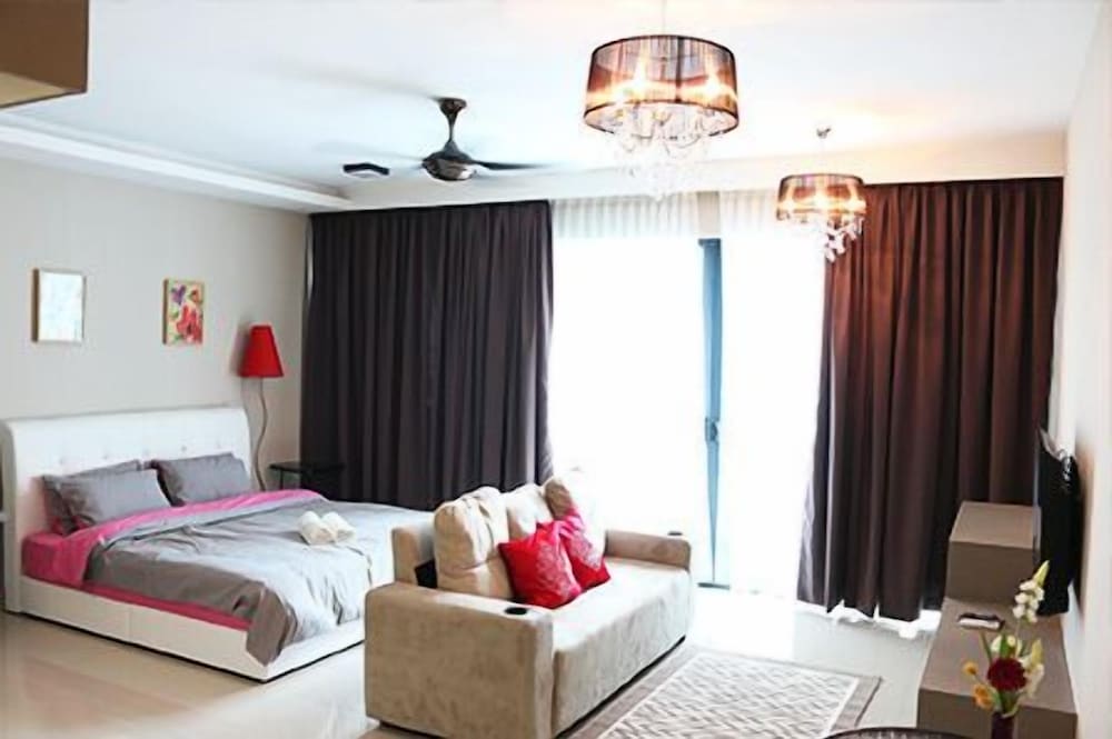 Dehouz – Trefoil Setia Alam Homestay 16/50