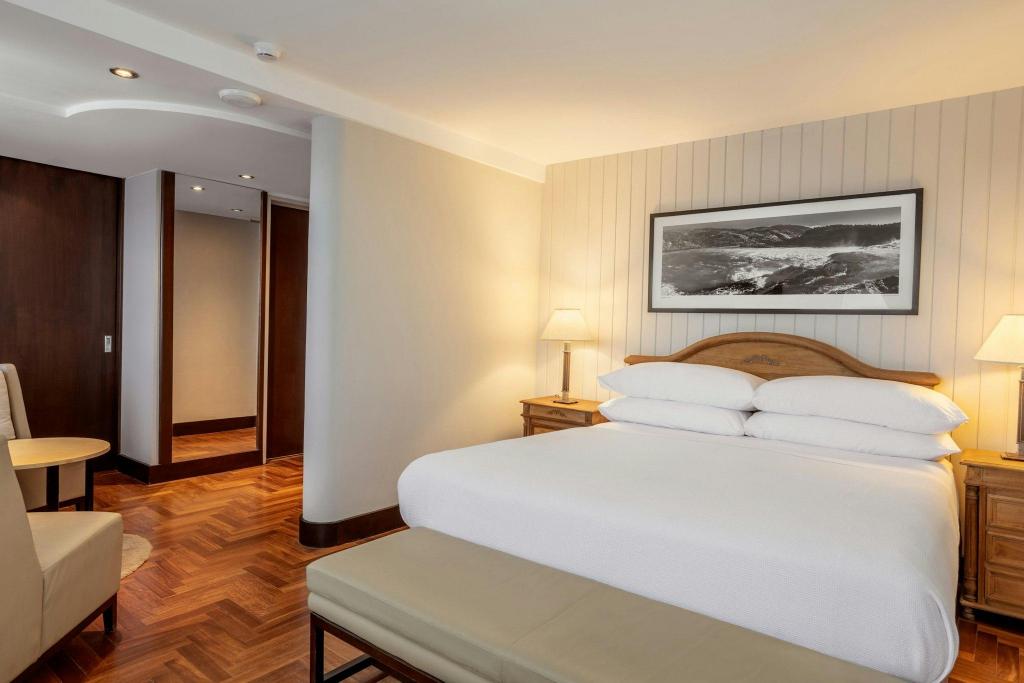 Guest Room, Deluxe, Queen Bed, Lake View, Pool Access