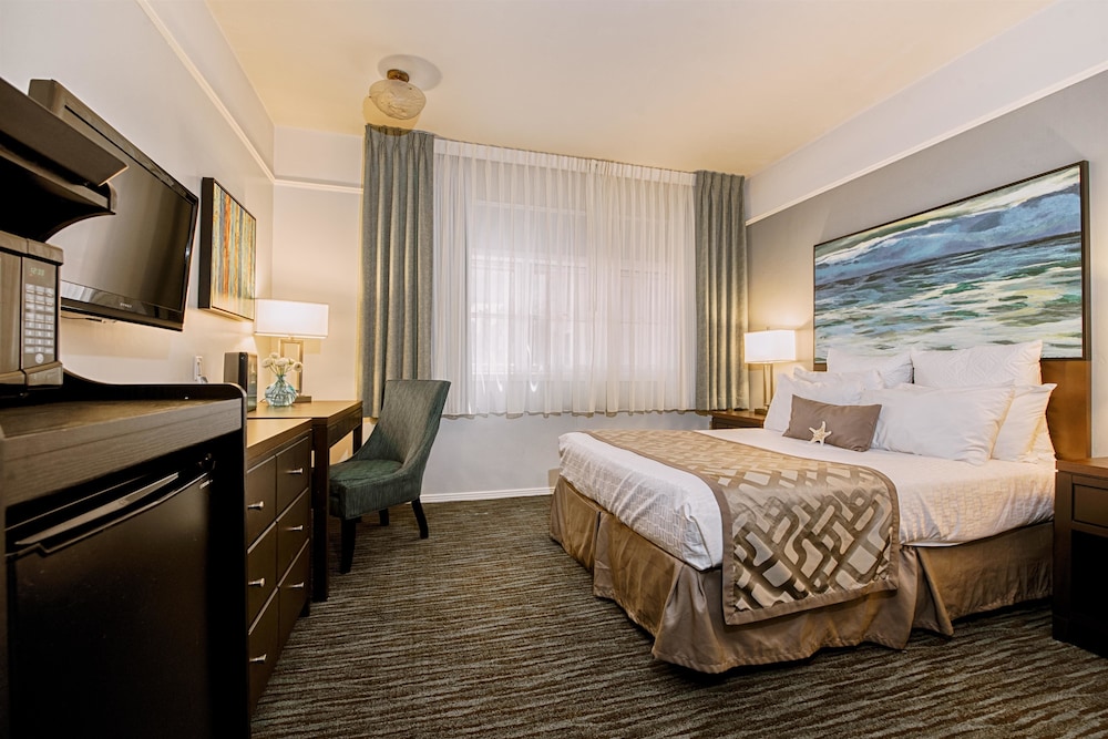 Tamarack Beach Resort Hotel 16/65