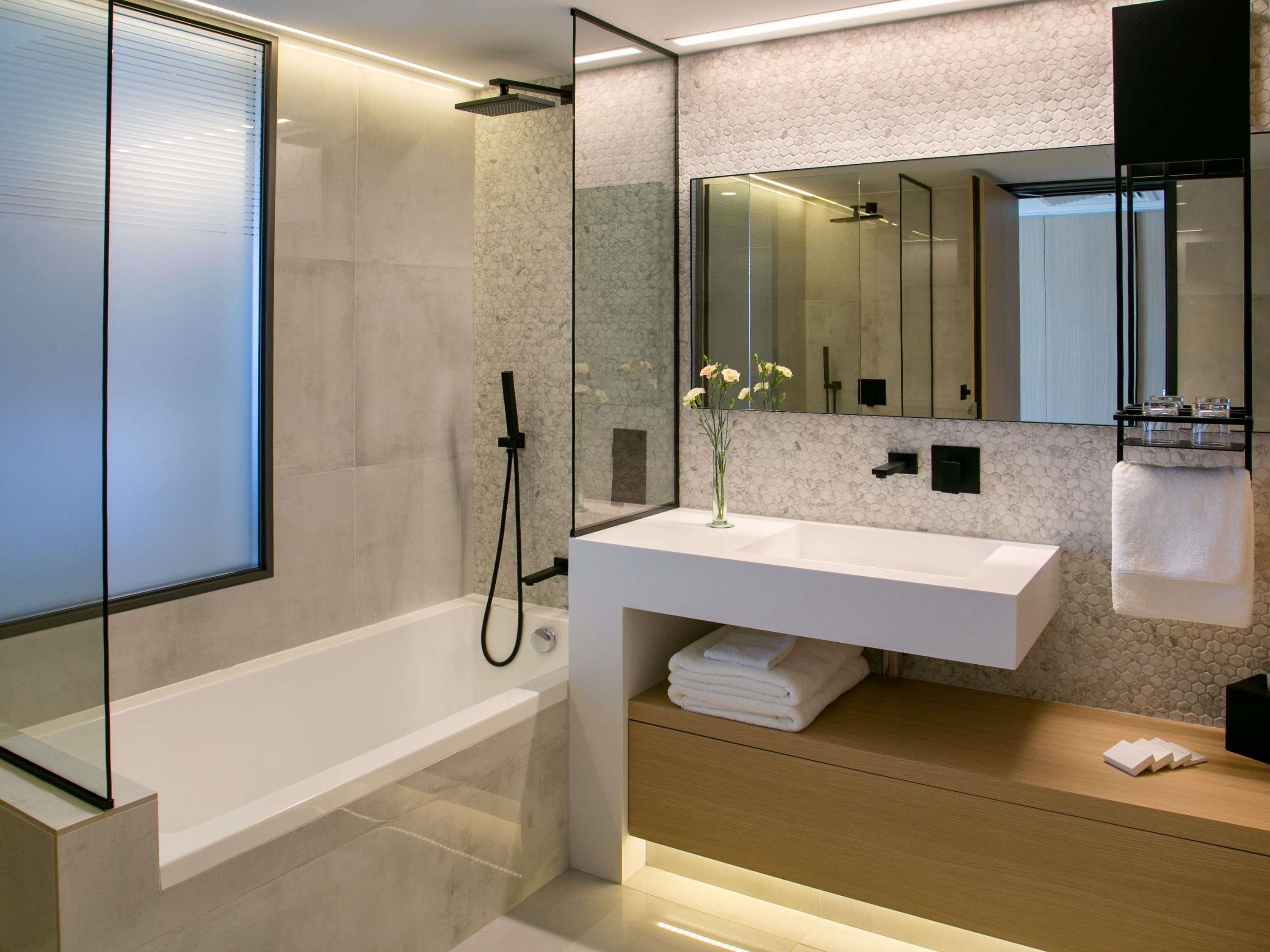 غرفة سوبيريور بسرير مزدوج بإطلالة على البحر، Mercure Larnaca Beach Resort 4/6