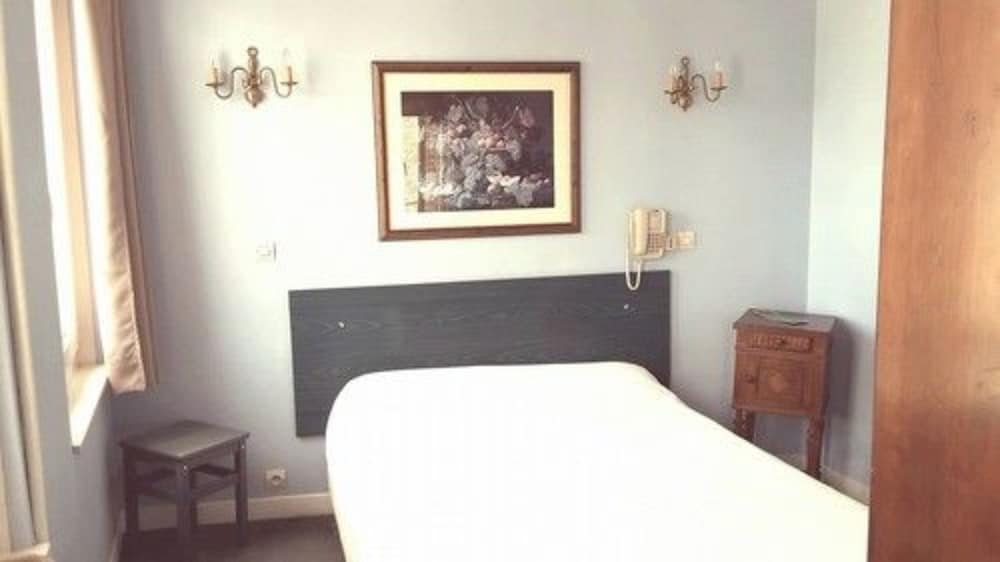 Hotel Victor Hugo 17/45