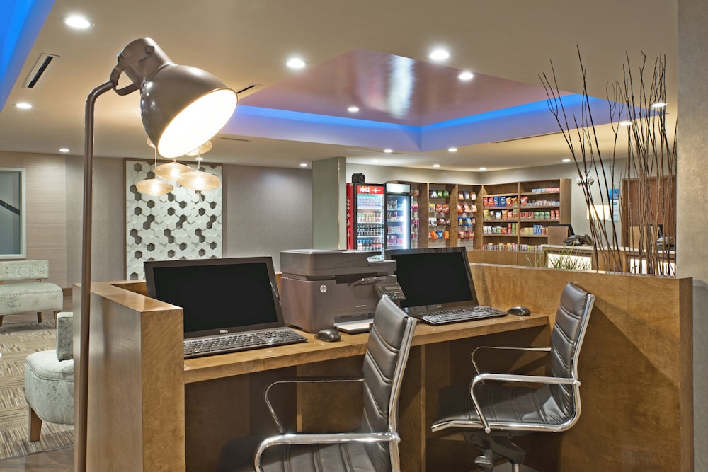 Holiday Inn Express & Suites Harrisburg S - New Cumberland 66/72