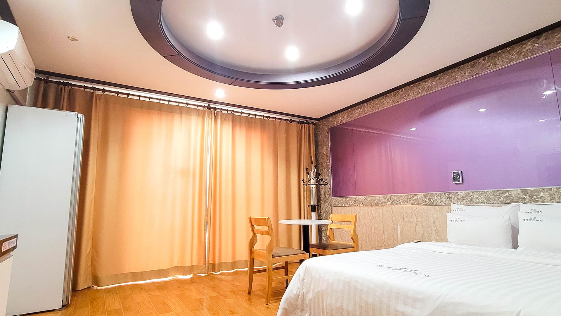 DELUXE, DOUBLE BED