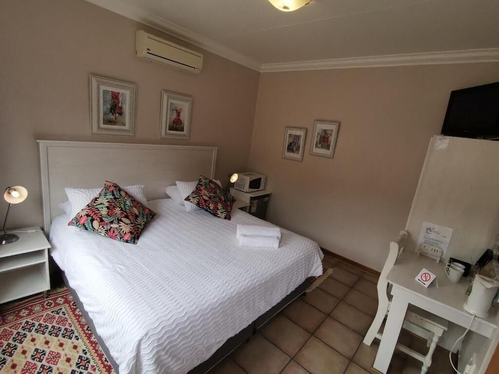 Rene's Guesthouse 9/45