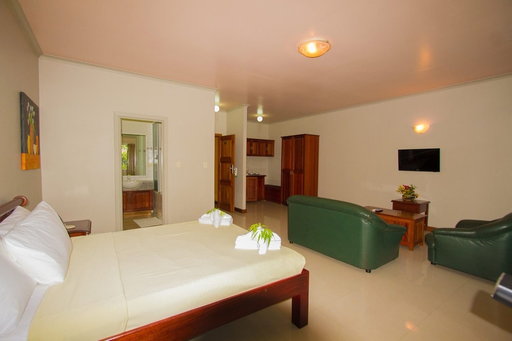 The Hideaway Hotel 19/39