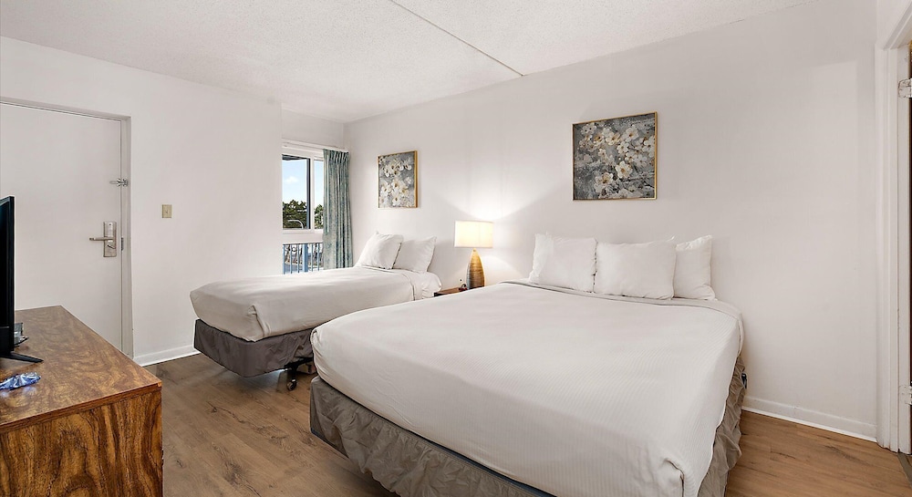 2 Bedrooms, Condo, Premier, King and Queen Bed, Single Bed, Bay View, Sofa