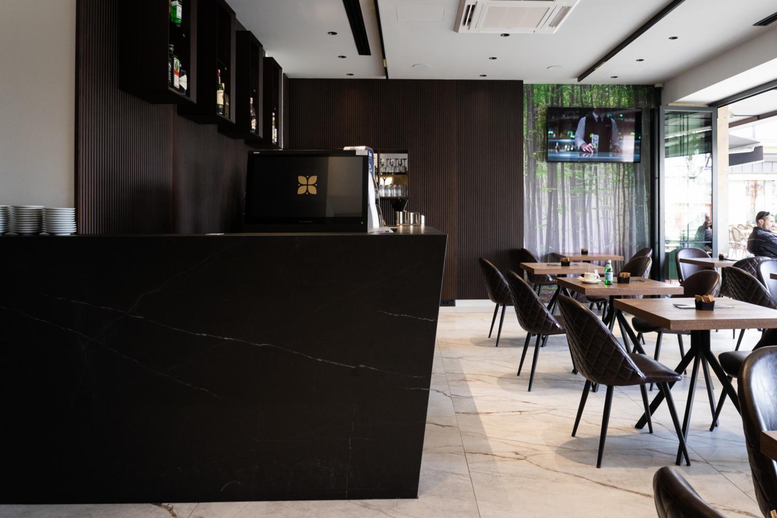 Emery Hotel Pristina 8/50