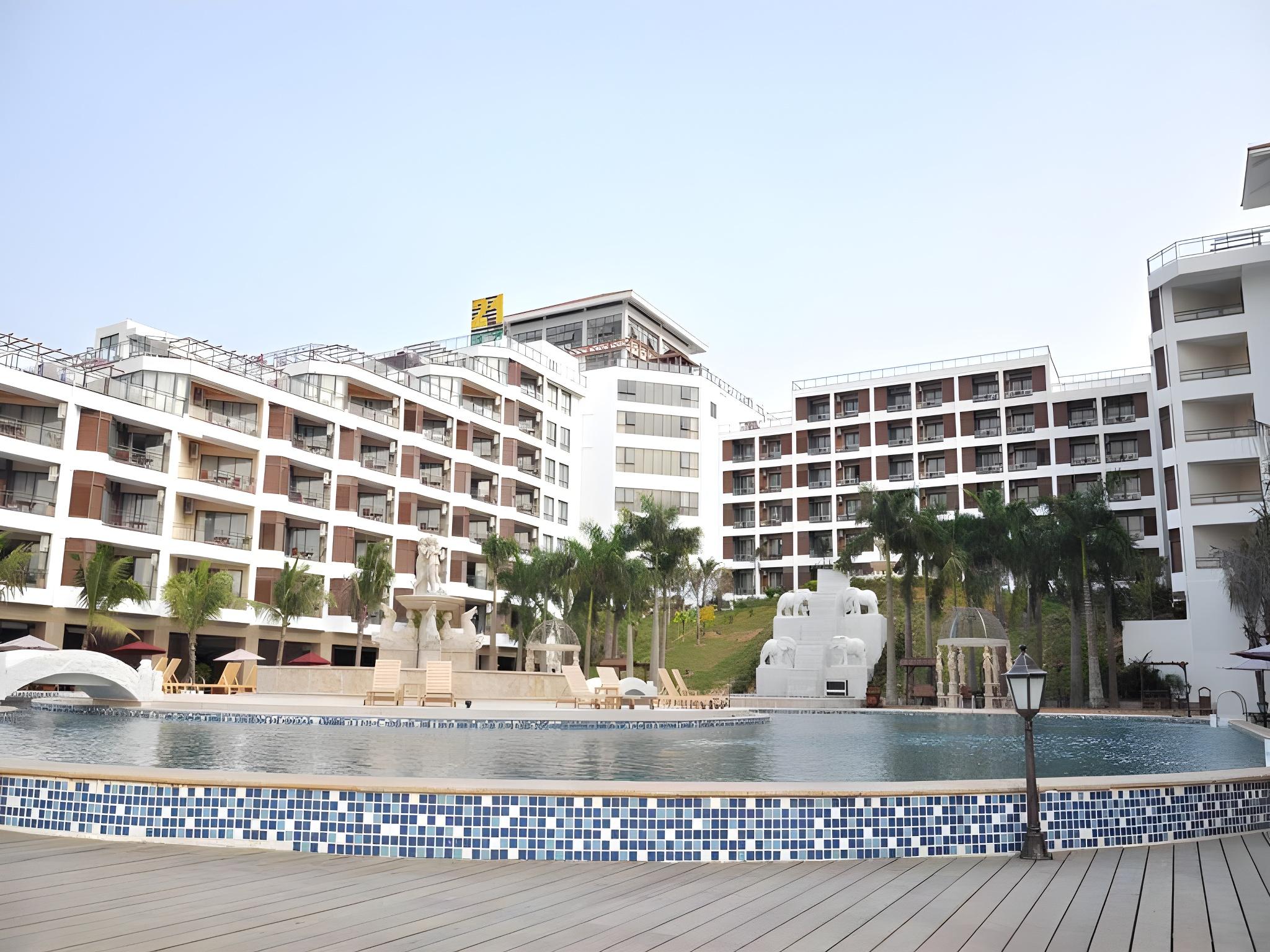 Xinglong Old Banyan Hotel 2/19