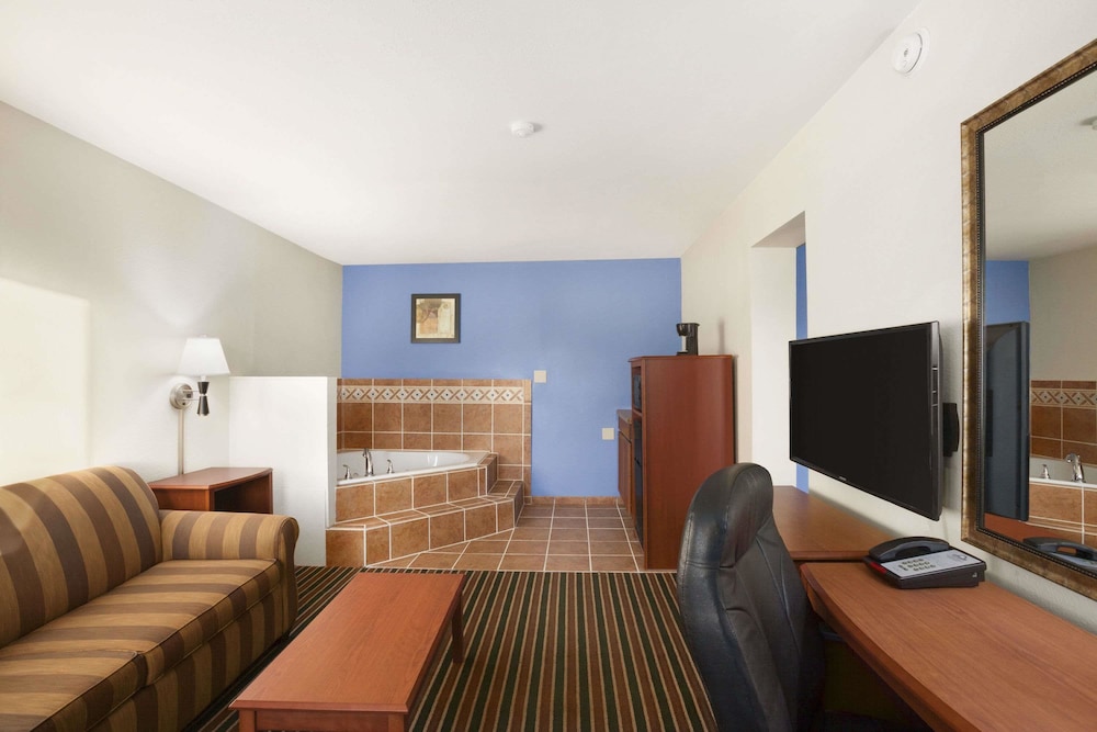 Days Inn by Wyndham Champaign Urbana 11/16