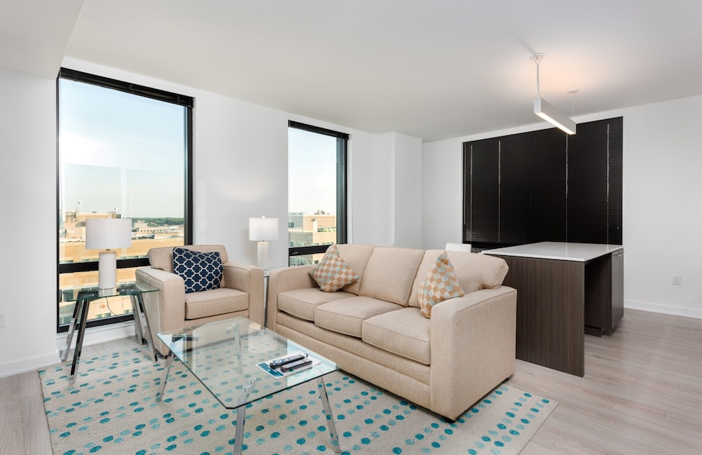 Global Luxury Suites at Reston Town Center 40/75