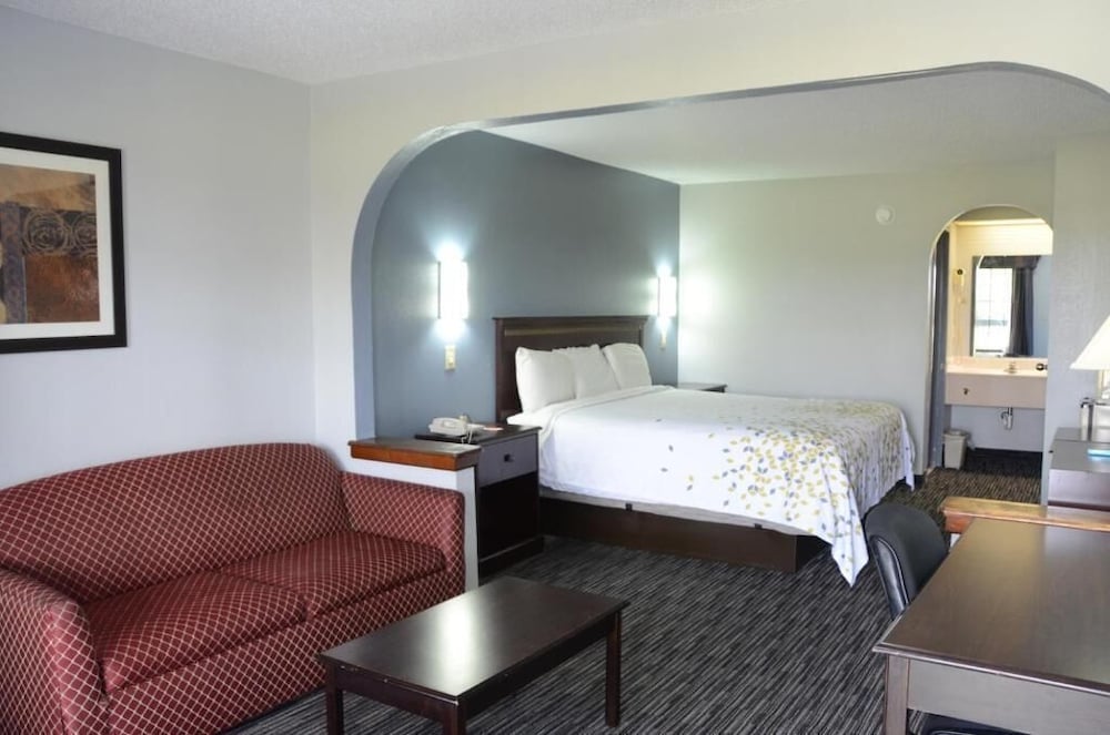 GATEWAY INN AND SUITES 16/39