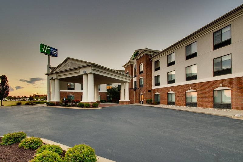 Holiday Inn Express Suites Morris 48/49