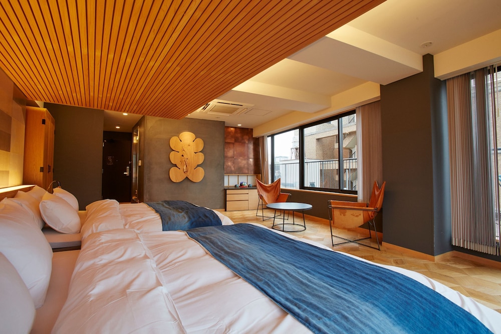 DELUXE, SUITE, TWIN BEDS, KING BED
