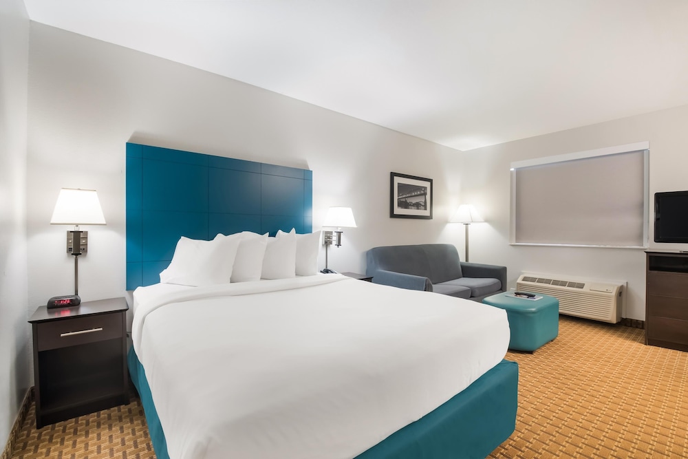 SUITE, QUEEN BED, ACCESSIBLE