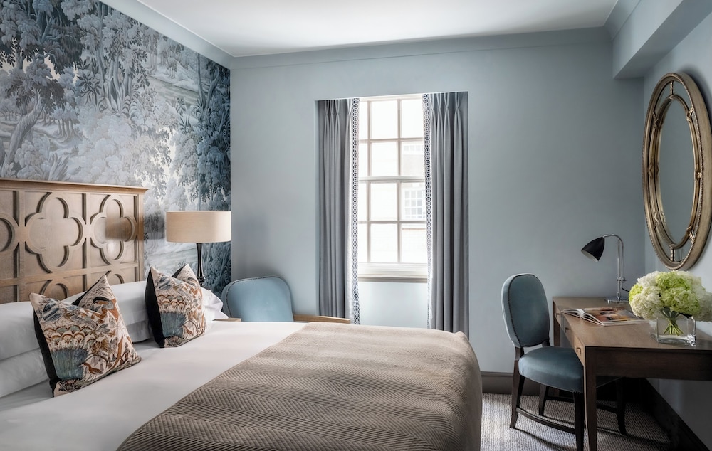 STUDIO, SUITE, 2 DOUBLE BEDS