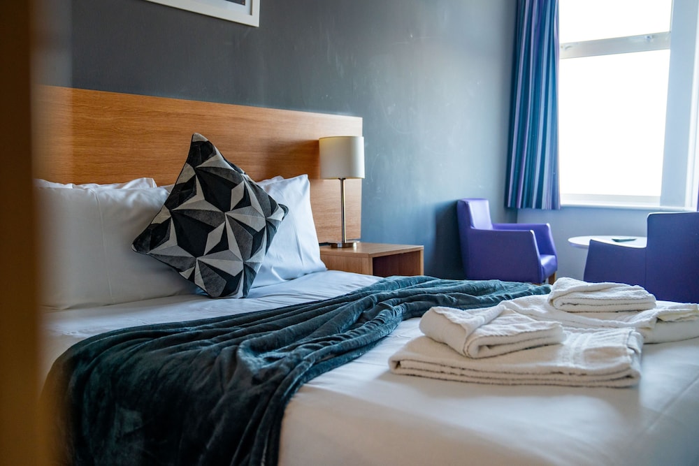 Strathmore Hotel 16/30