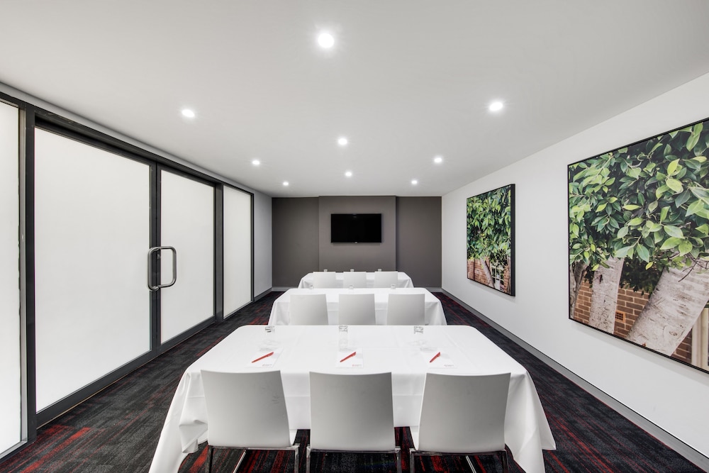 Mercure Sydney Blacktown 43/72