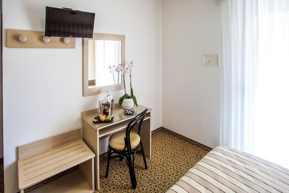 Christian Hotel 17/33