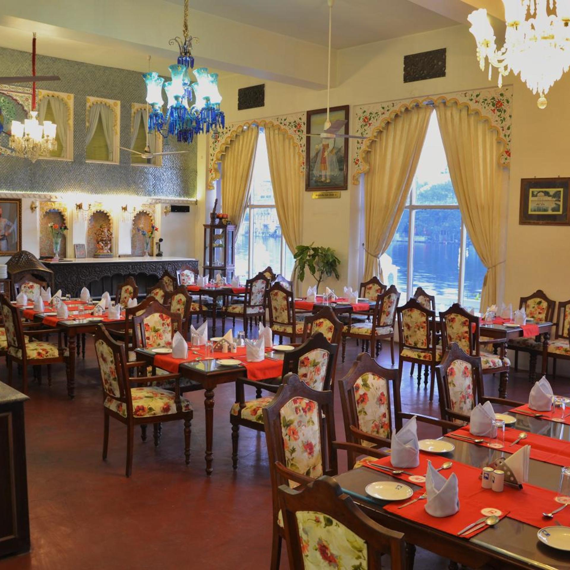 Lake Pichola Hotel 21/25