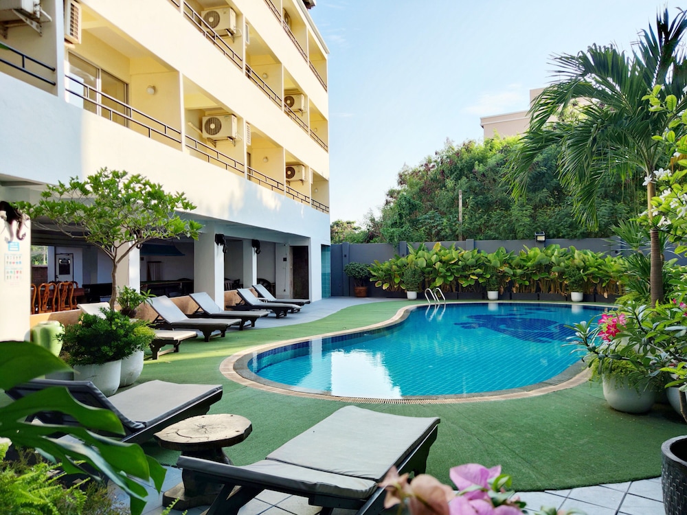 The Chanthong Residence and Hotel Pattaya 18/24