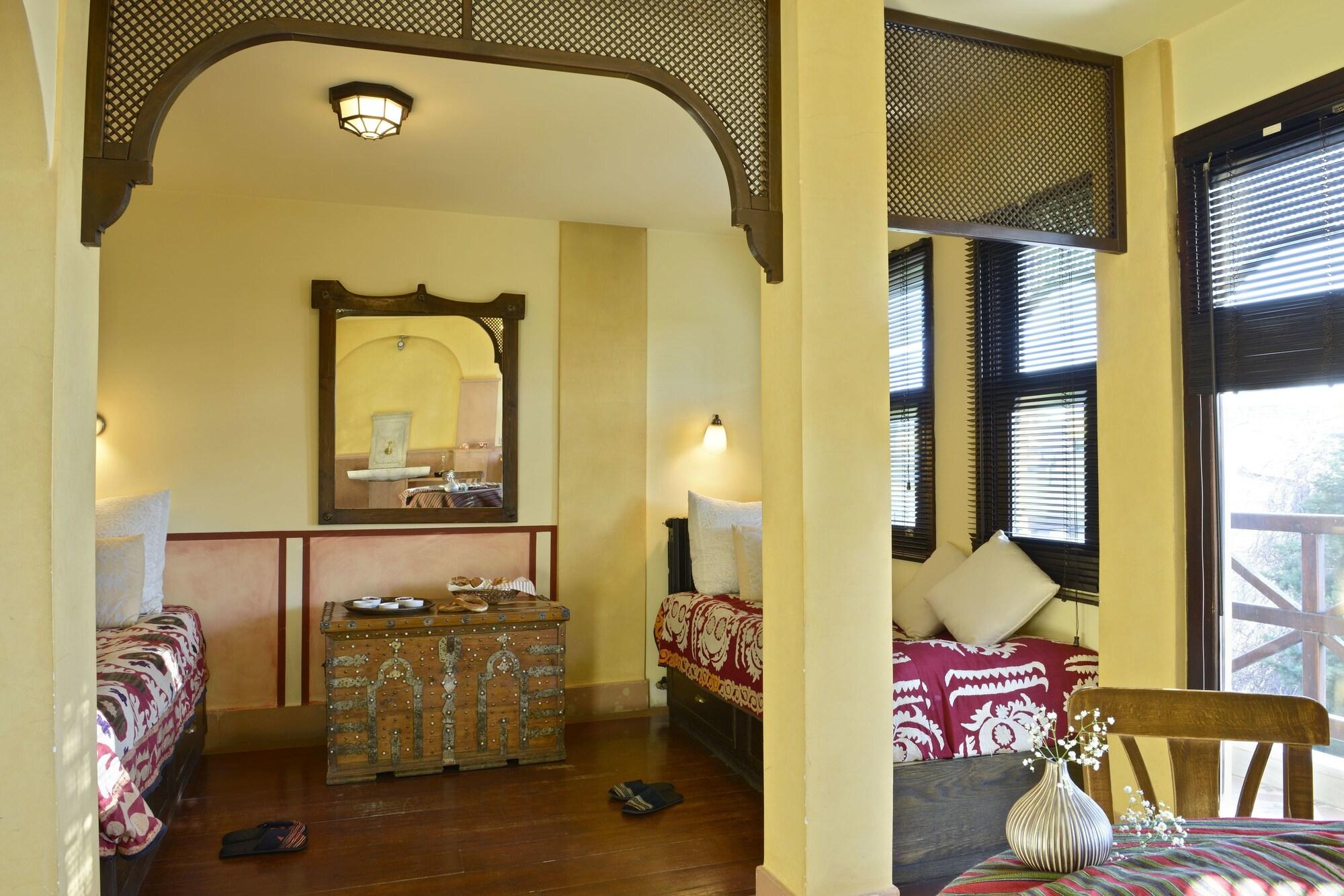 Hotel Empress Zoe 6/100
