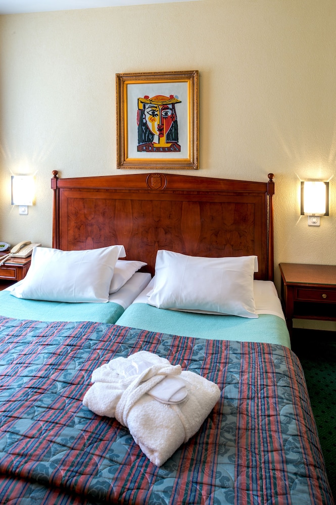Churchill Hotel 5/37