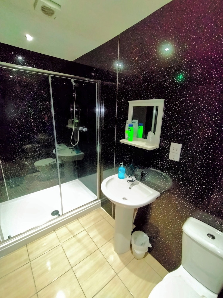 Oyo Gin House Hotel 49/50
