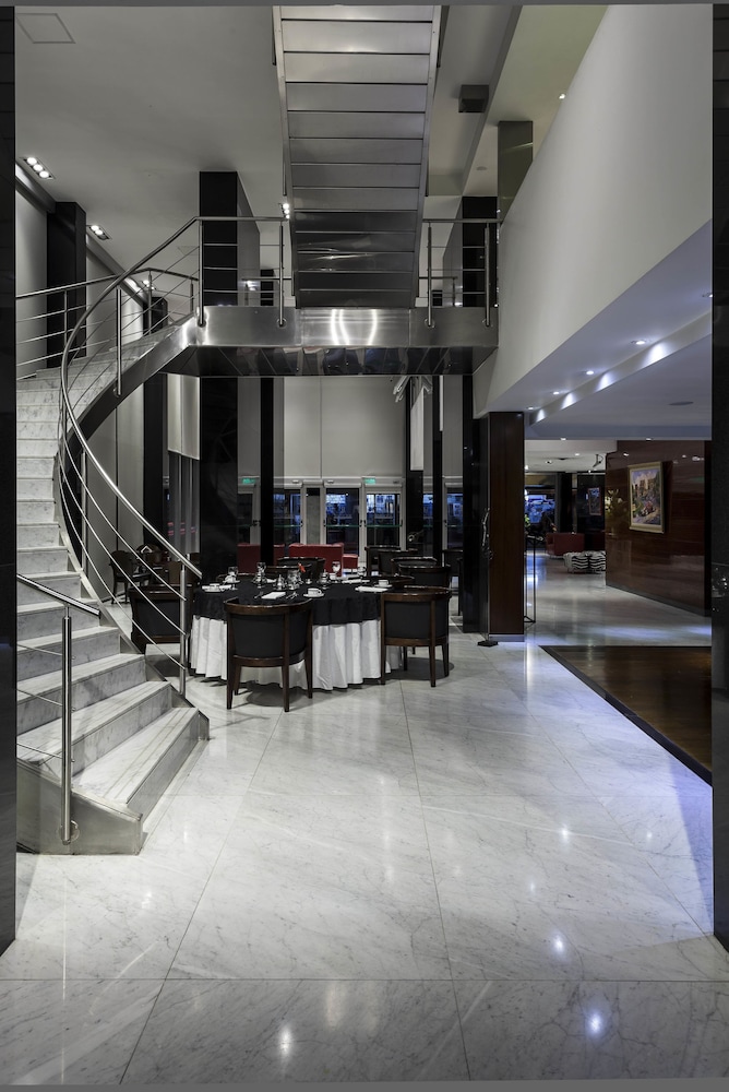 ROS TOWER HOTEL 10/68