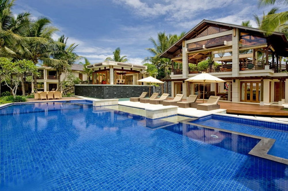 PARADISE ISLAND ESTATE 8/76