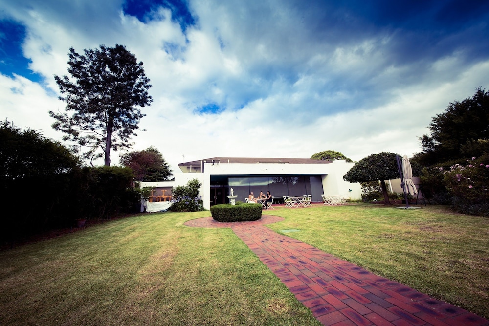 Sandown Regency 4/35