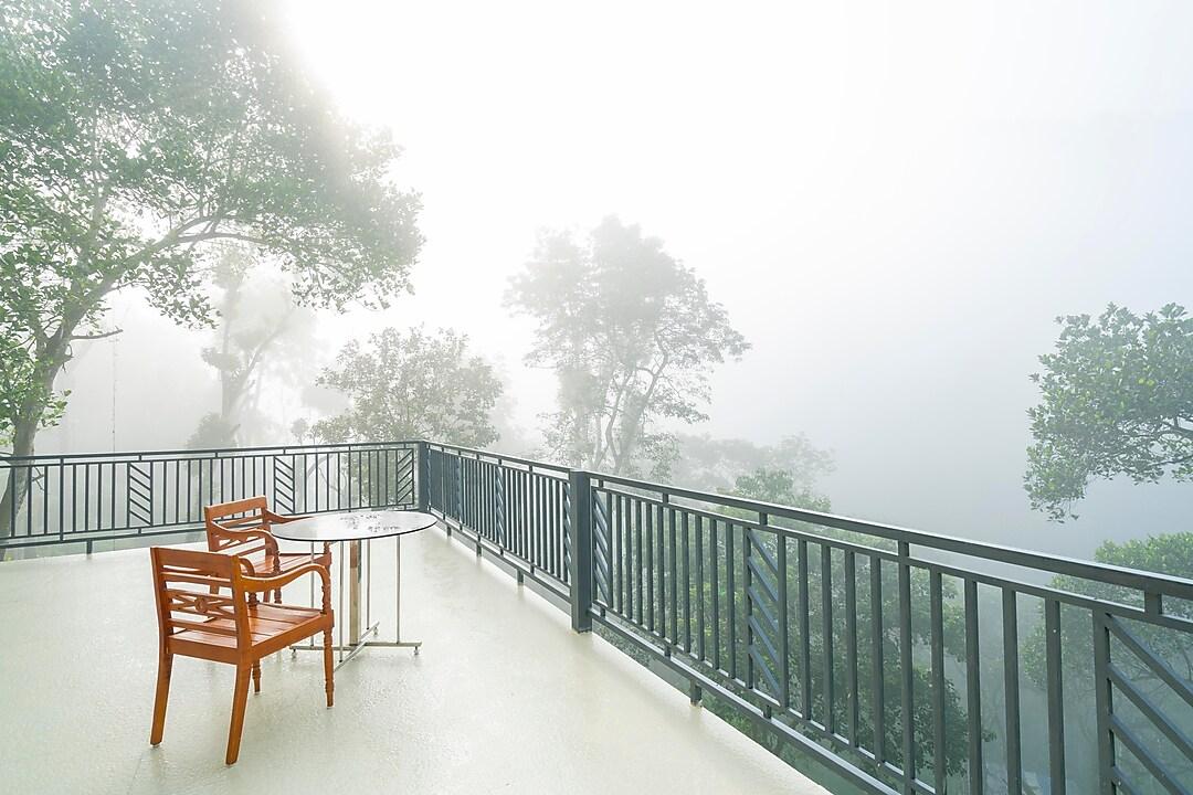 Hostess Thekkady 24/24