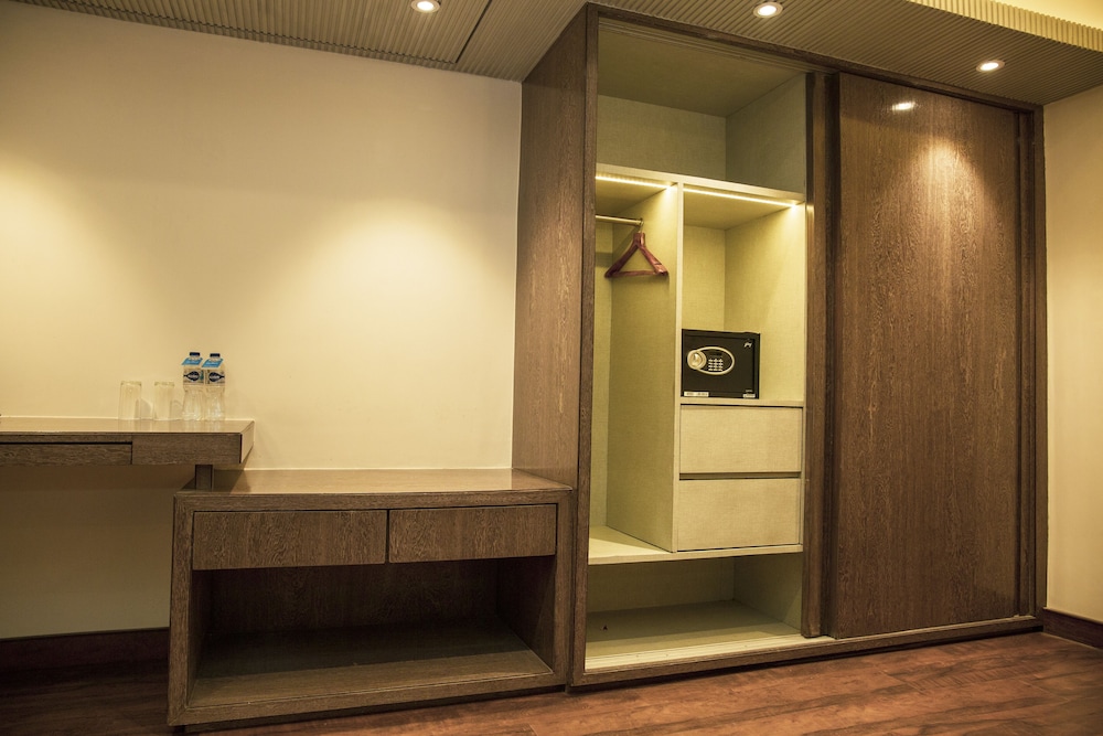 Pan Asia Continental 8/37