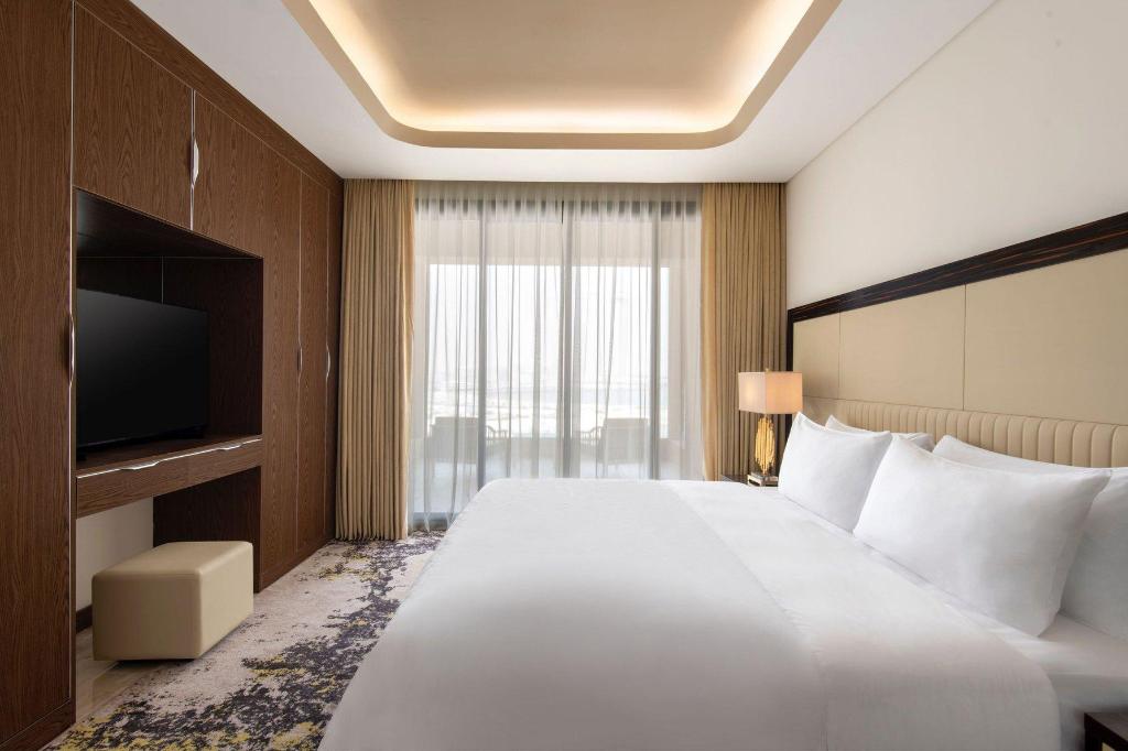 1 Bedroom, Deluxe, Suite, Apartment, King Bed, City View, Balcony
