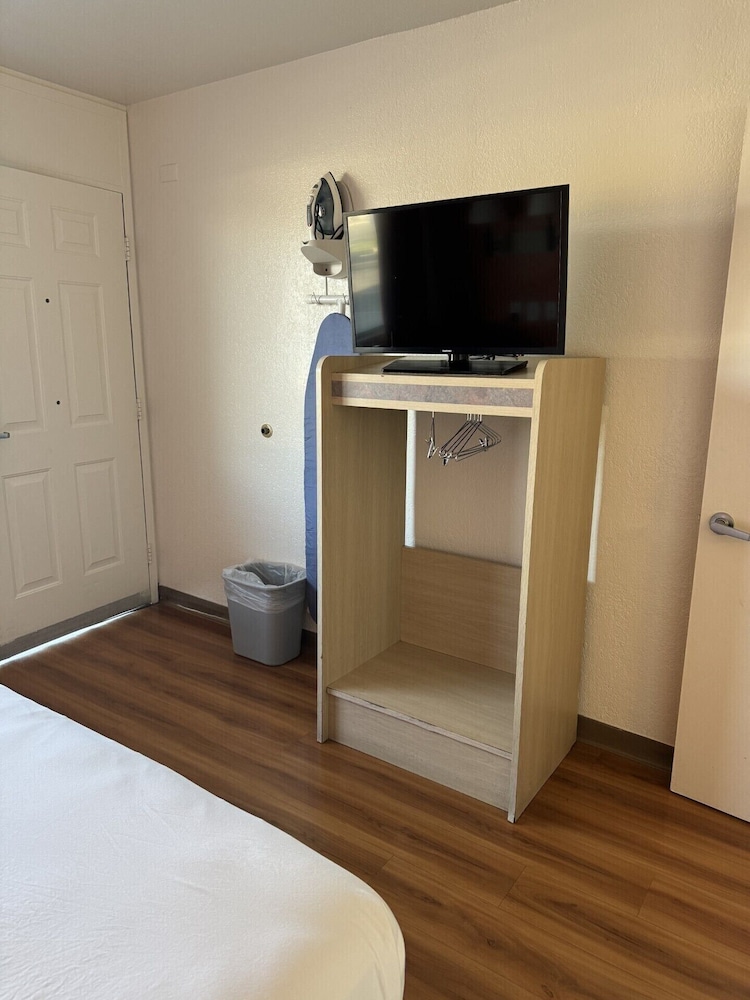 Motel6 Stanton, CA - Anaheim West 14/60